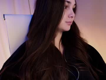 girl
        hollyextra cam image #6547973