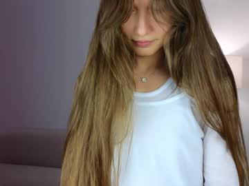 girl
        ambertan1 cam image #6044799
