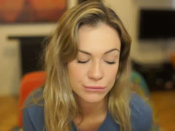 girl
        melodymate cam image #3801454