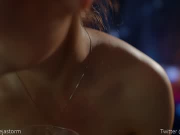 girl
        alejastorm cam image #2318939