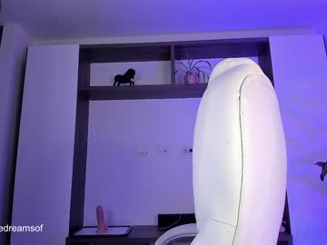 girl
        annie_dreams cam image #1966993