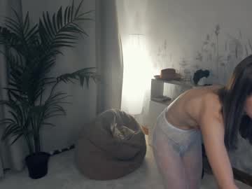 girl
        fluttering_in_sky cam image #5346484