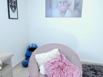 girl
        missniley cam image #828739