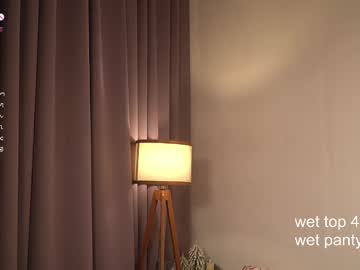 girl
        lyly_bambi cam image #5845456