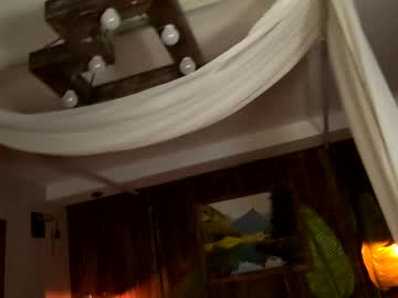 couple
        mia_cloudy cam image #5611604