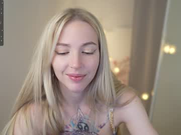 girl
        my_stella cam image #2720544