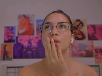 girl
        naalani cam image #6228419