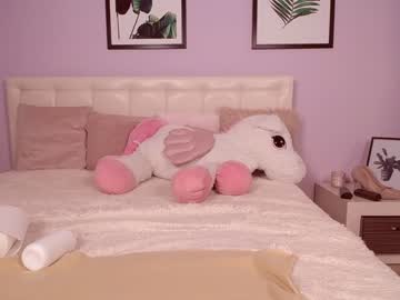 girl
        courtney_luv cam image #1252904