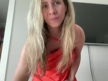 girl
        luxlovely111 cam image #6662193
