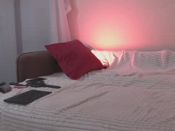 girl
        iara_mi cam image #5540293