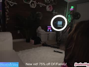 girl
        heatherbby cam image #1593535