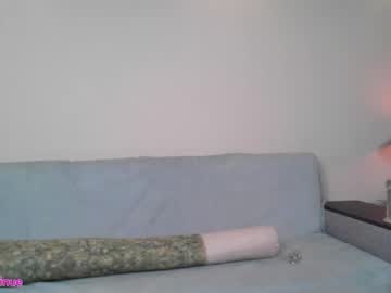 couple
        peachcreamcouple cam image #2985614