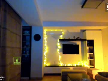 girl
        demurelixir cam image #4069125