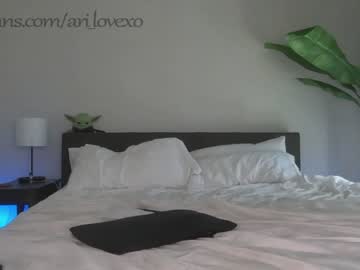 couple
        ari_lovexo cam image #1368723