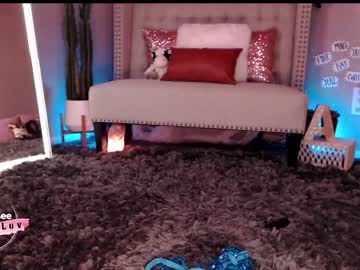 girl
        aubrilee cam image #759441