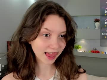 girl
        lynngroves cam image #4430156