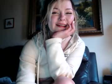 girl
        kipsy420 cam image #5719101
