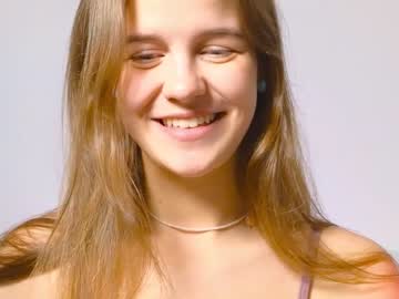 girl
        eli_sun cam image #1309070