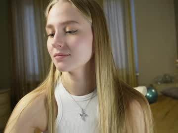 girl
        merylharvison cam image #5596566