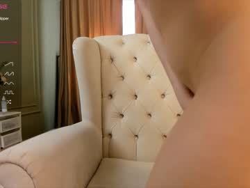 girl
        tia_kai cam image #3590359