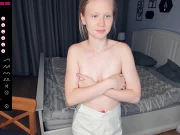 girl
        dexterity_of_love cam image #5075210