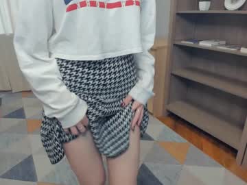 girl
        summer_bird cam image #1597680