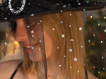 girl
        refined_style cam image #5373354