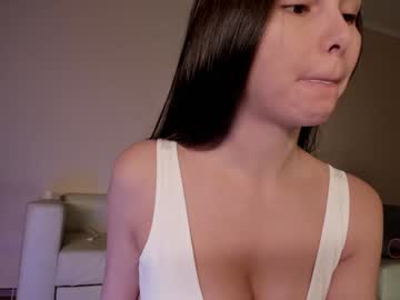 girl
        hollyextra cam image #4995735