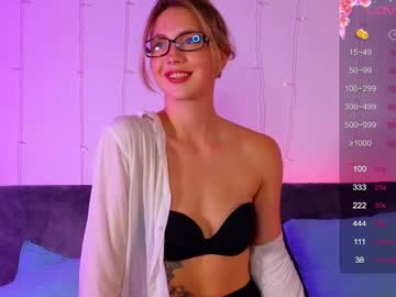 girl
        emmi_rosee cam image #4908305