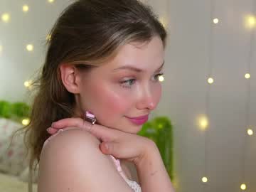 girl
        april_blush cam image #3944075