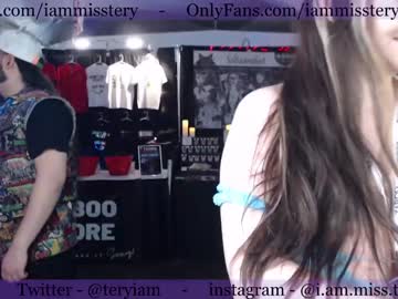 girl
        iammisstery cam image #3432786