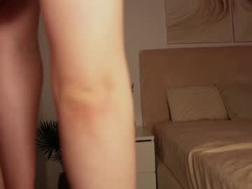 girl
        funny_to_see_you_here cam image #6445222