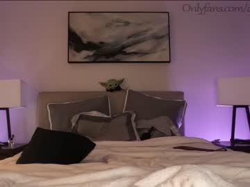 couple
        ari_lovexo cam image #156552
