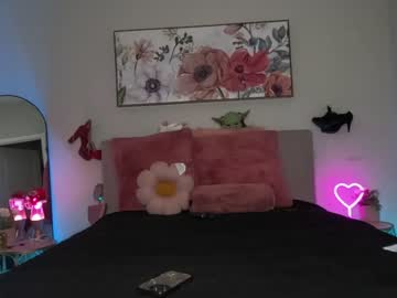 couple
        ari_lovexo cam image #2828467