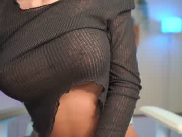 girl
        emma_land cam image #733358