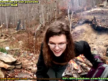 couple
        honeyand_thebear cam image #313101