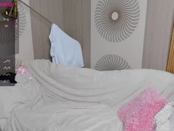 girl
        happiness_call cam image #1820817