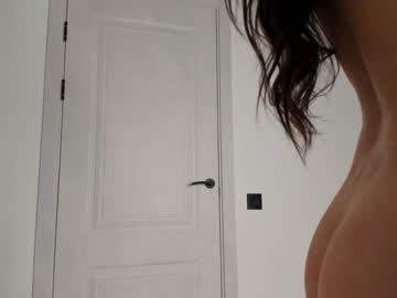 girl
        emilybatee cam image #1159939