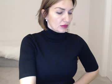 girl
        mallinia cam image #6108615