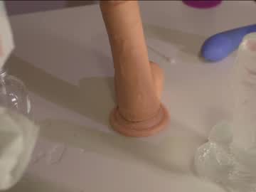 girl
        chaturbatable cam image #723244