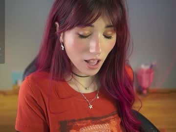 girl
        greeny_mat cam image #4974386