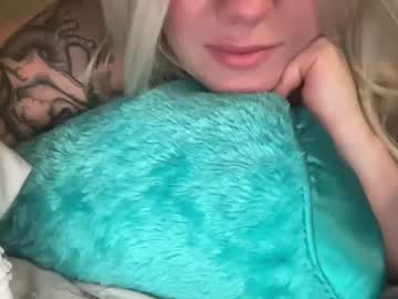 girl
        desertblondie cam image #3971141