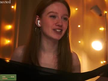 girl
        lizzy_blaze cam image #5751298