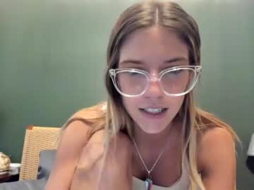 girl
        oliviahansleyy cam image #4177514