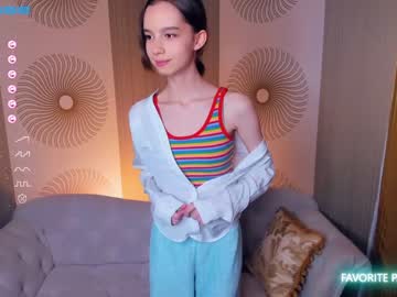 girl
        happiness_call cam image #1423482