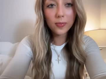 girl
        lovelyyylivyyy cam image #5047714