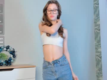 girl
        cwenhardey cam image #5789611