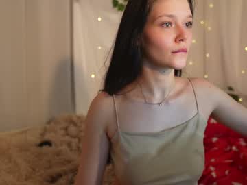 girl
        kelly_ember cam image #5799138