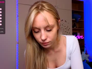 girl
        callme_star cam image #1480548