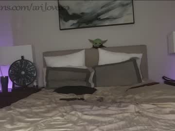 couple
        ari_lovexo cam image #797030